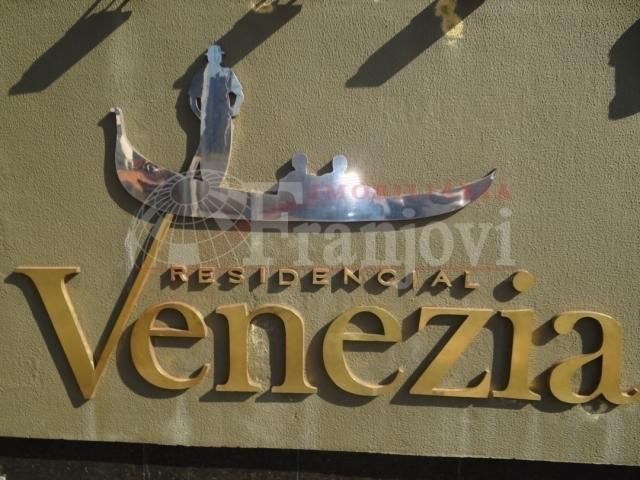 #107 - Apartamento para Venda em Arapongas - PR