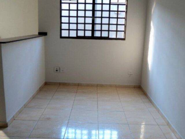 #565 - Apartamento para Venda em Arapongas - PR