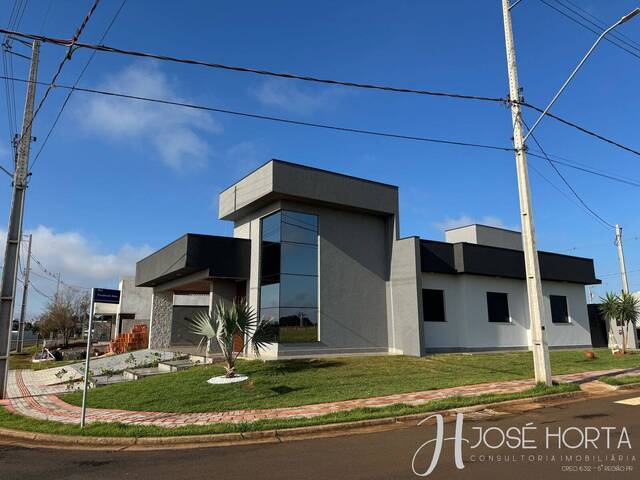 #1227 - Casa para Venda em Arapongas - PR